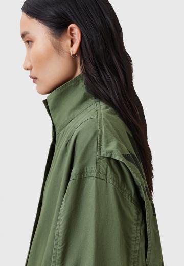 Куртка с накладнымит карманами