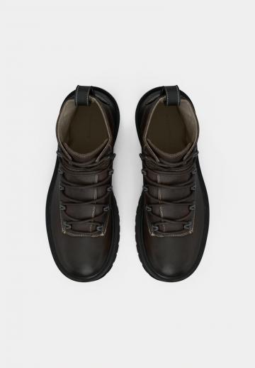 Ботинки на шнуровке