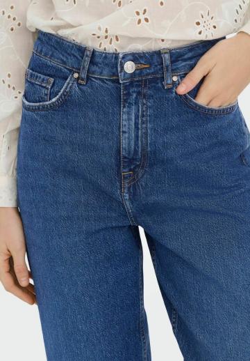 Прямые джинсы