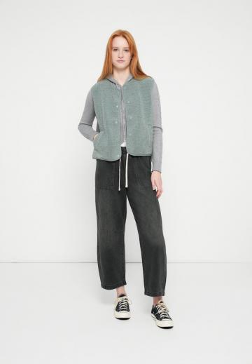 Пуховой жилет