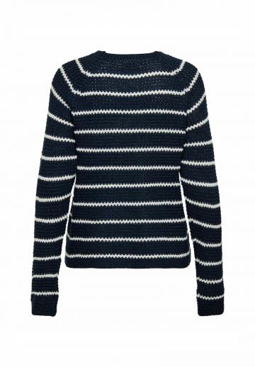 Пуловер в полоску