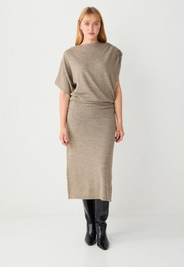 Вязаное платье