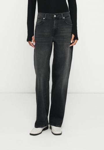 Прямые джинсы