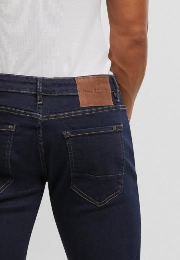 Узкие джинсы