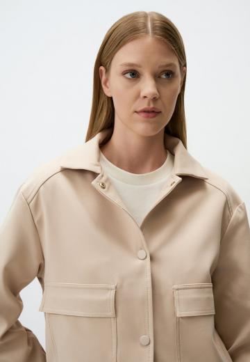 Куртка с накладнымит карманами