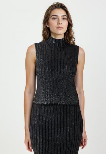 Блузка без рукавов