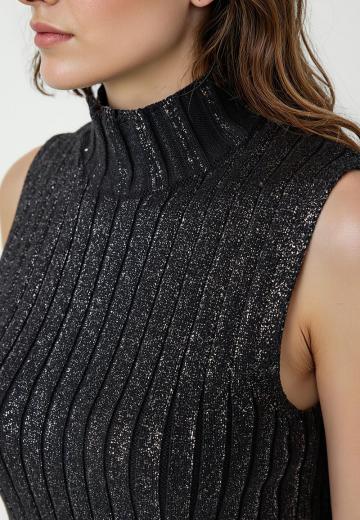 Блузка без рукавов