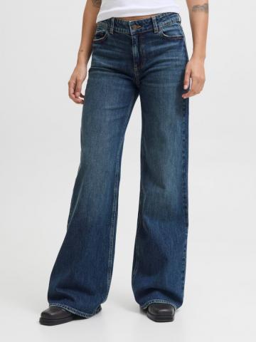 Клешеные джинсы