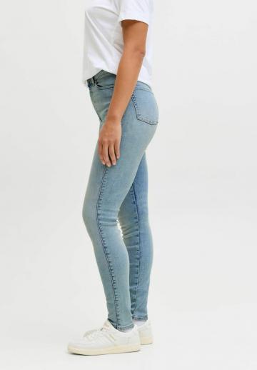 Узкие джинсы