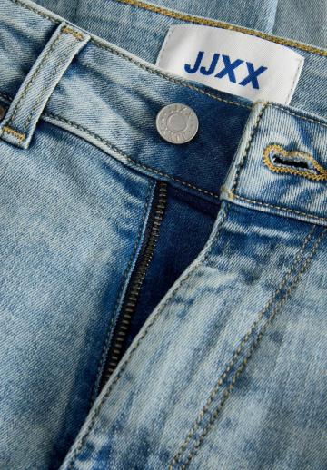 Узкие джинсы