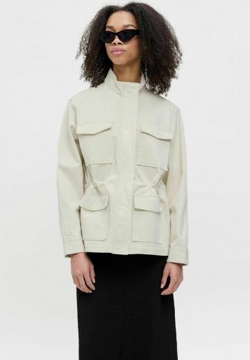 Куртка с накладнымит карманами