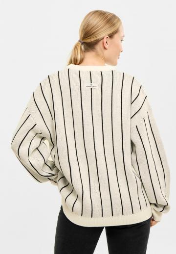 Пуловер в полоску