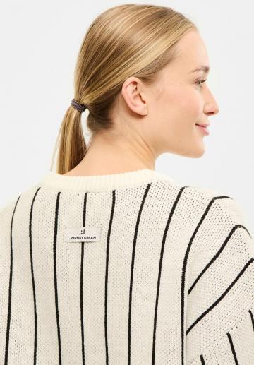 Пуловер в полоску