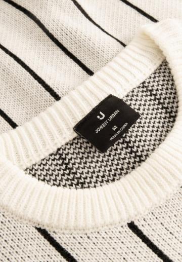 Пуловер в полоску