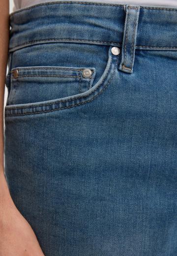 Прямые джинсы