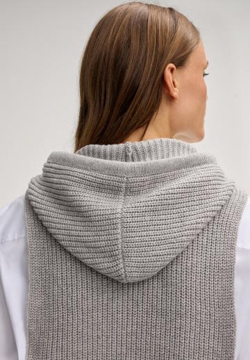 Пуловер с капюшоном