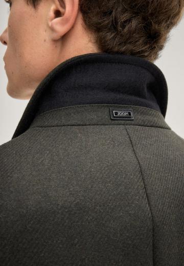 Короткое пальто