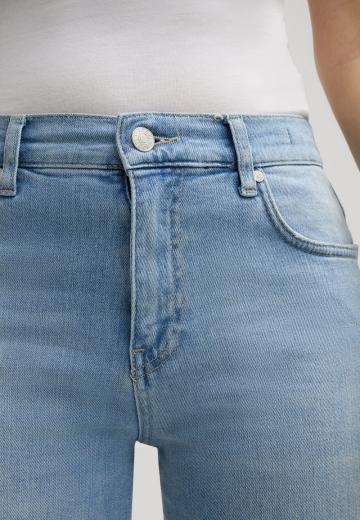 Короткие джинсы