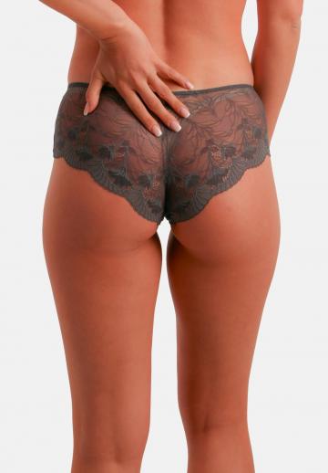 Трусы на бедрах