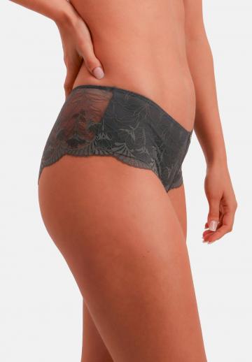 Трусы на бедрах