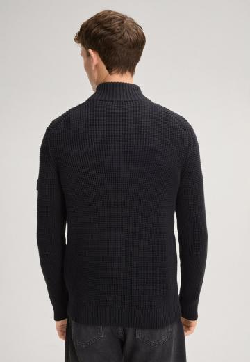 Вязаная кофта