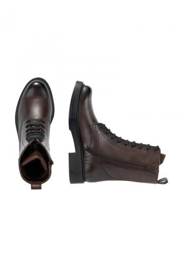 Ботинки на шнуровке