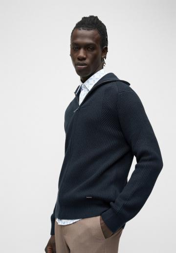 Вязаная кофта