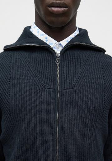 Вязаная кофта