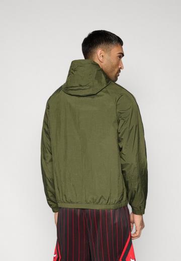 Спортивная куртка