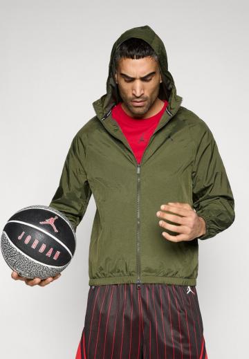 Спортивная куртка