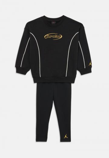 Набор одежды