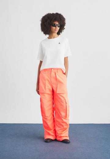 Брюки с накладными карманами