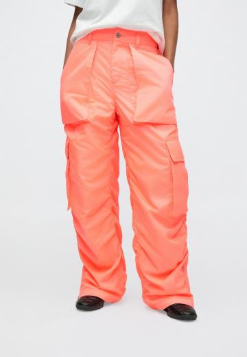 Брюки с накладными карманами