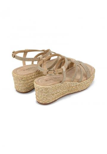 Босоножки на танкетке