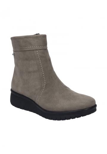 Сапожки на танкетке