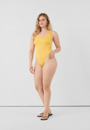 Слитный купальник