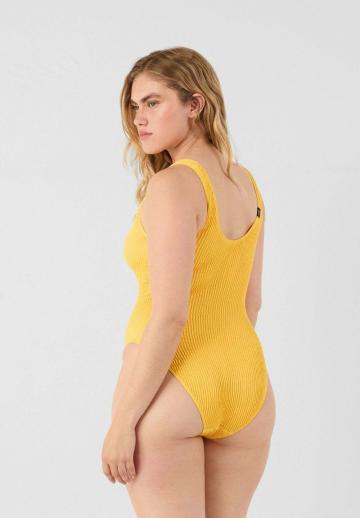 Слитный купальник