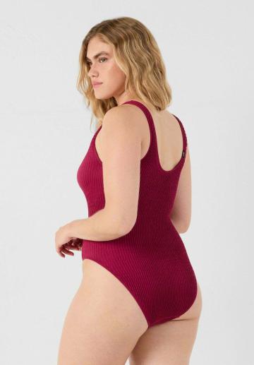 Слитный купальник