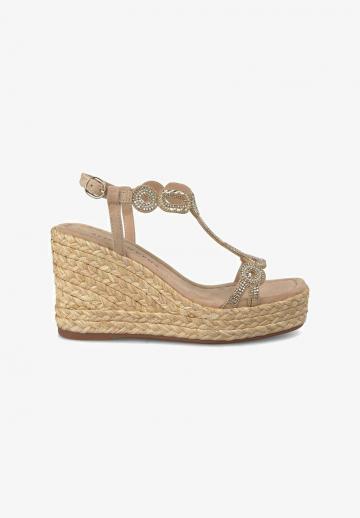 Босоножки на танкетке