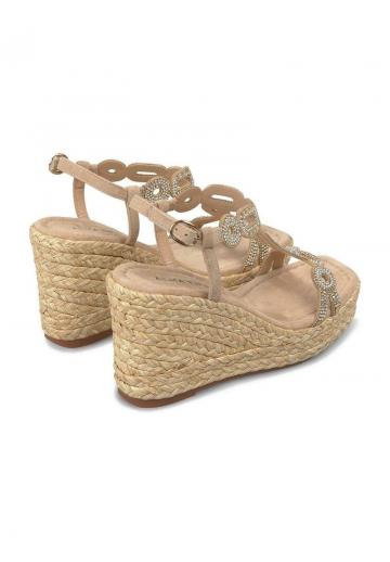 Босоножки на танкетке