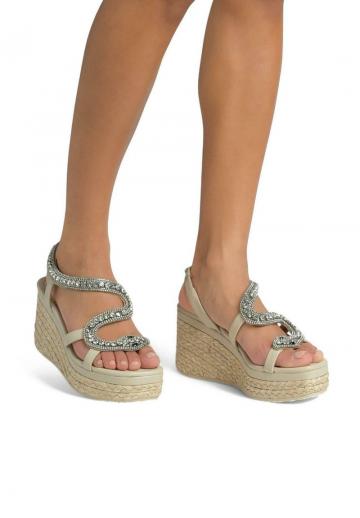 Босоножки на танкетке