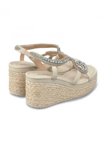 Босоножки на танкетке