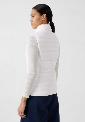 Пуховой жилет