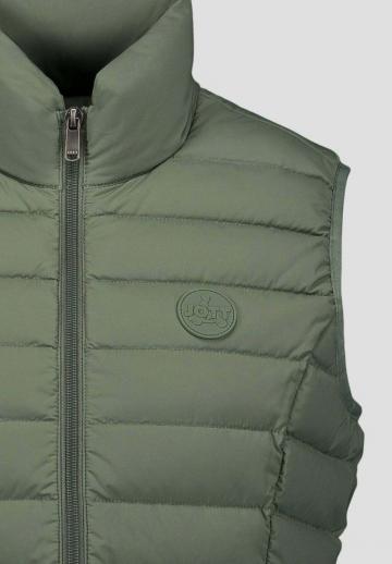 Пуховой жилет