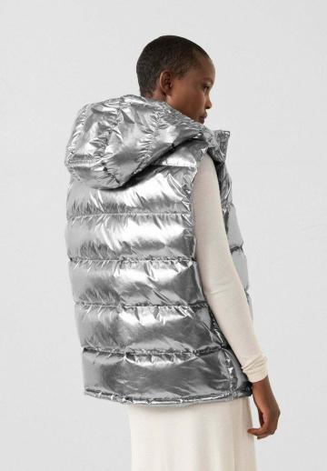 Пуховой жилет