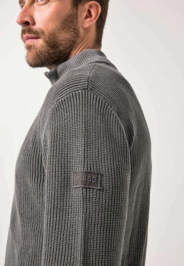 Вязаная кофта