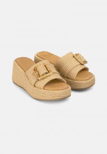 Босоножки на каблуке