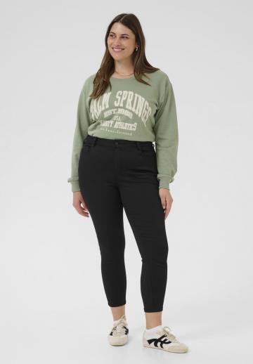 Короткие джинсы