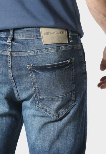 Прямые джинсы