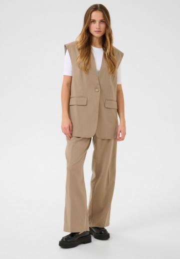 Длинный жилет